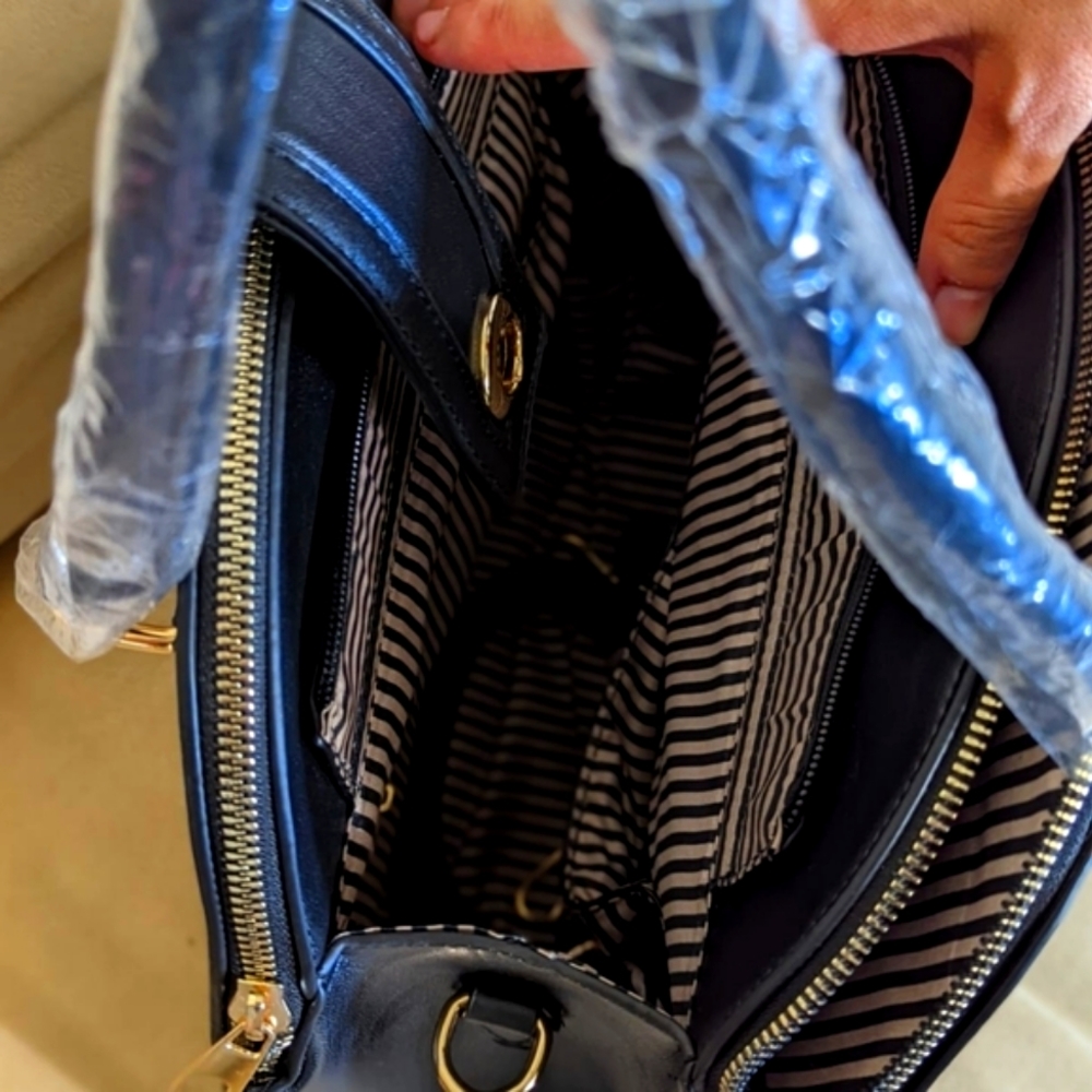 Purse - Picture 2 of 5